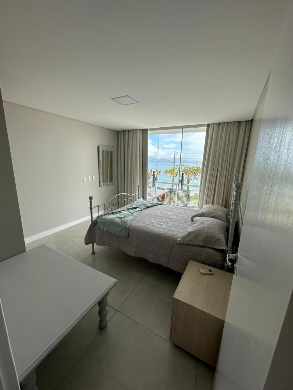 Apartamento Frente Mar Na Baia De Porto Belo Exteriör bild